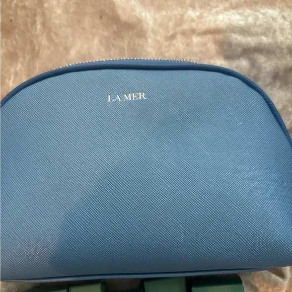 La Mer Skincare Collection with Blue Bag - Picture 5 of 6
